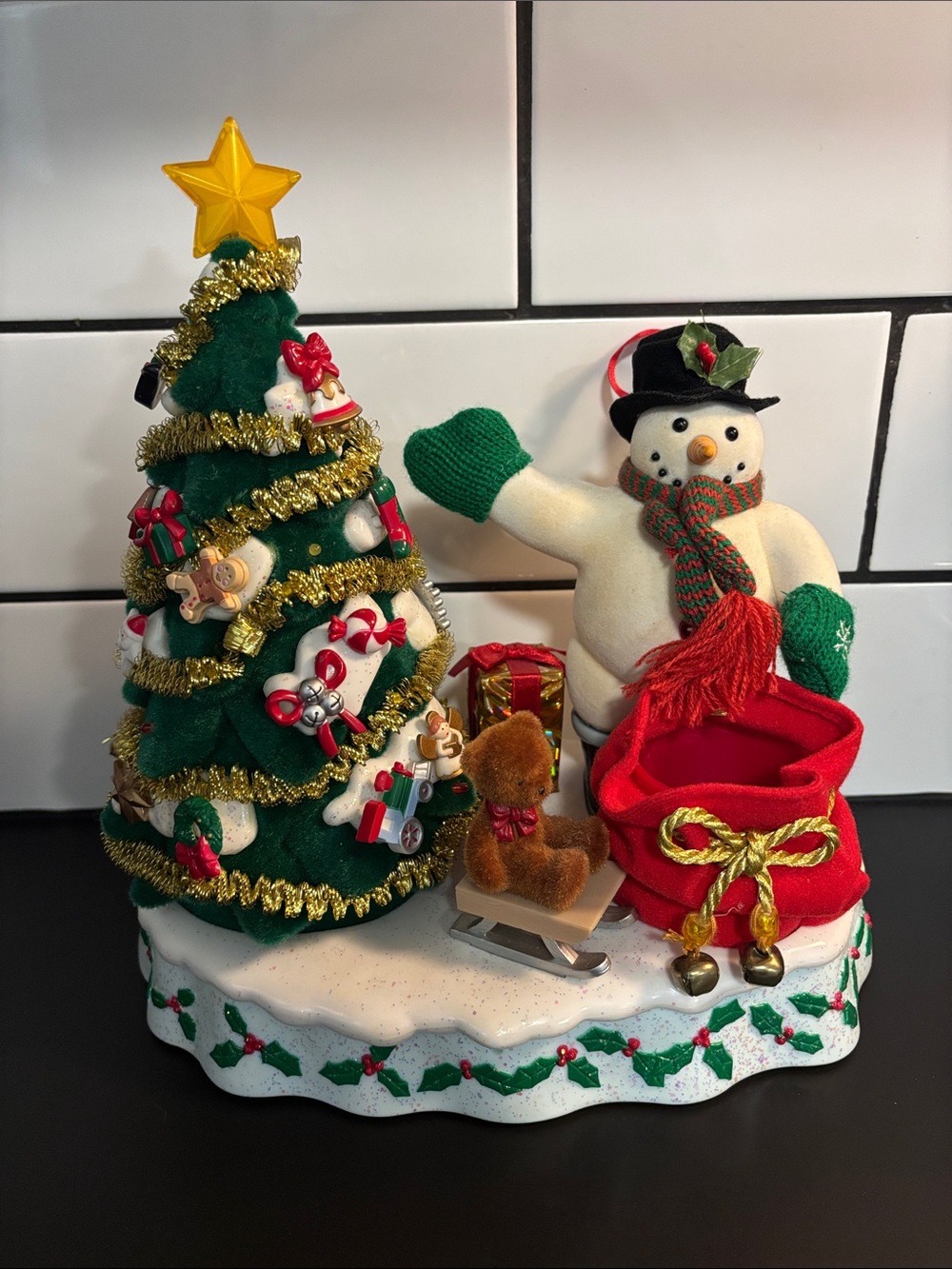 A Wonderful Countdown to Christmas Avon